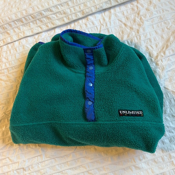 Vintage Unlimited Basics Fleece - Picture 3 of 3